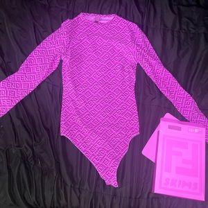 Skims Fendi Size M colorado (Hot pink)